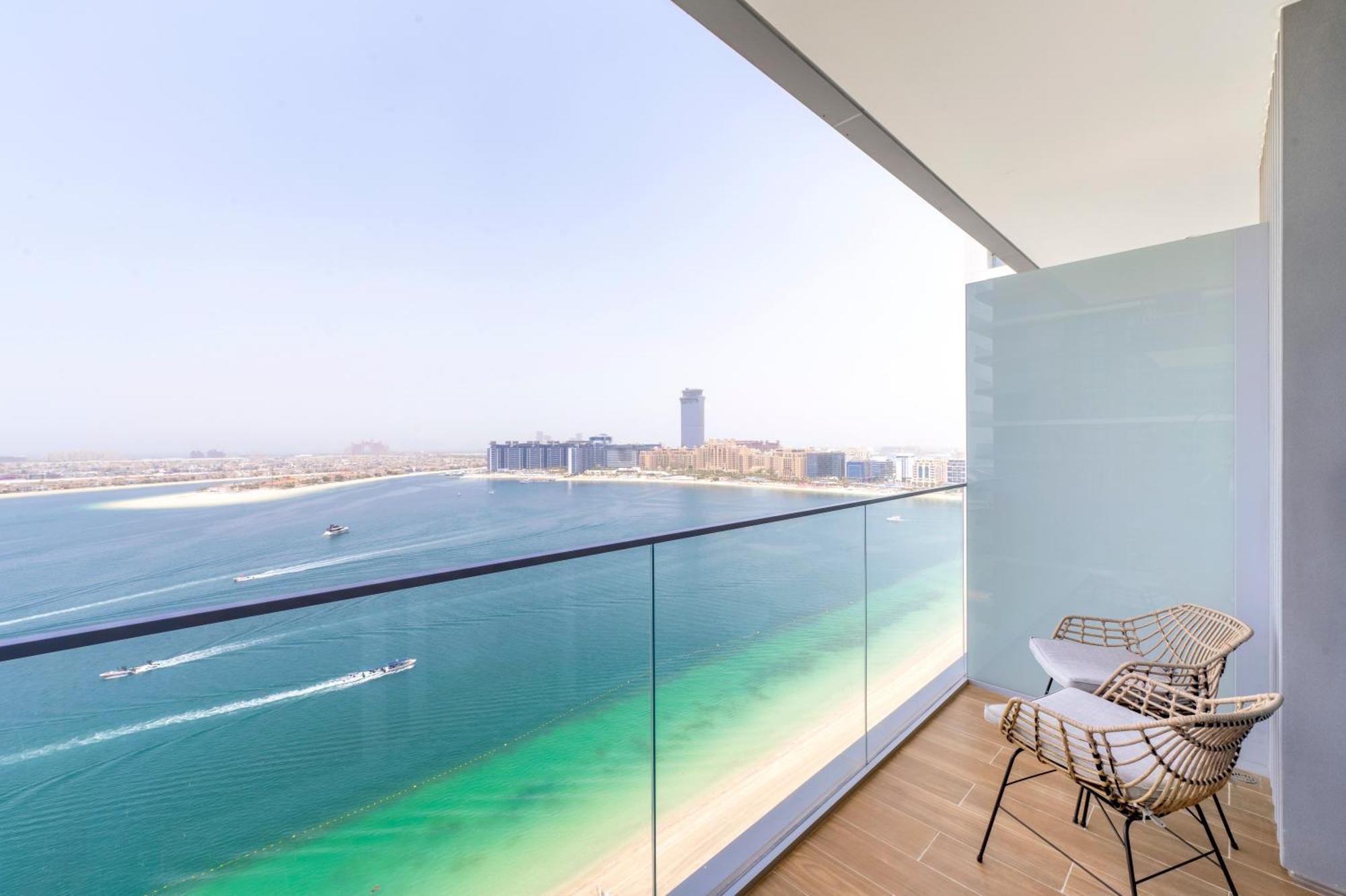 2br Beachfront Gem With Dazzling Views Of The Palm Lejlighed Dubai