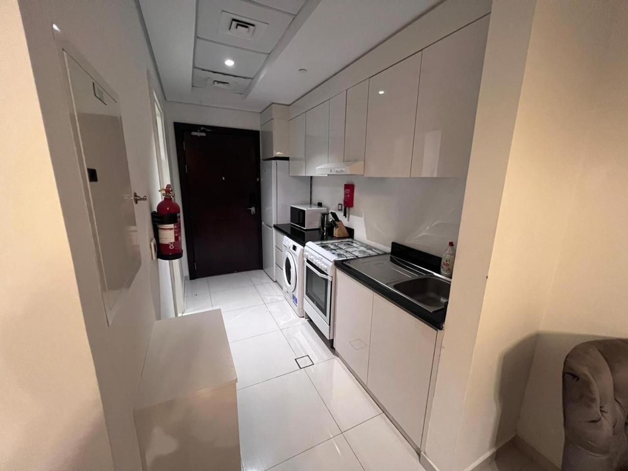 38th Floor Luxe Studio In Jvc, Centrally Located, Swimming Pool & Gym, Must View * Dubái