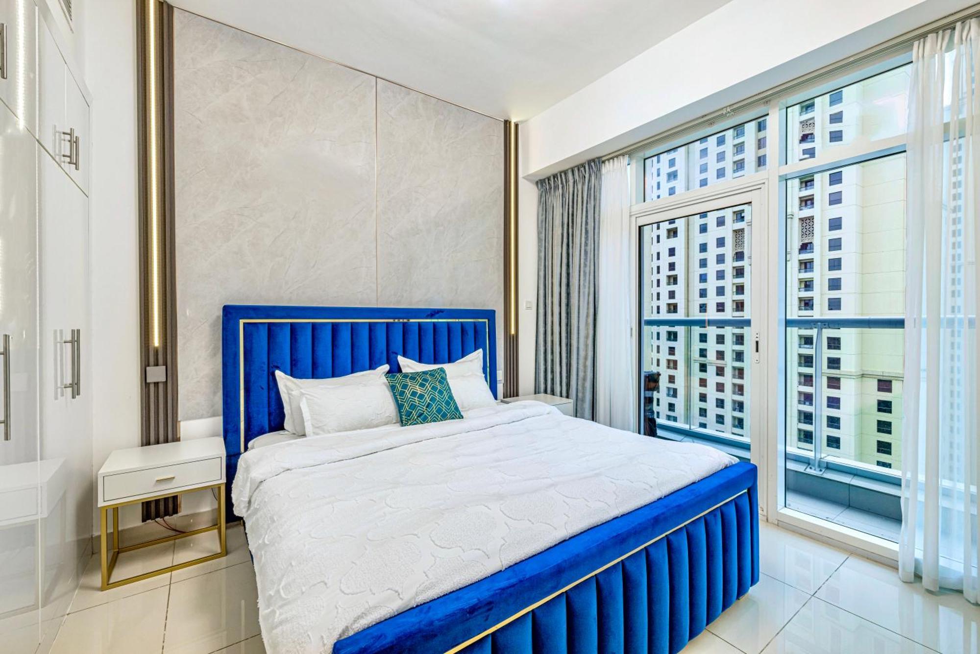 5 Star Serviced With Beach Access In The Heart Of Marina Free Welcome Gift Box Upon Arrival *