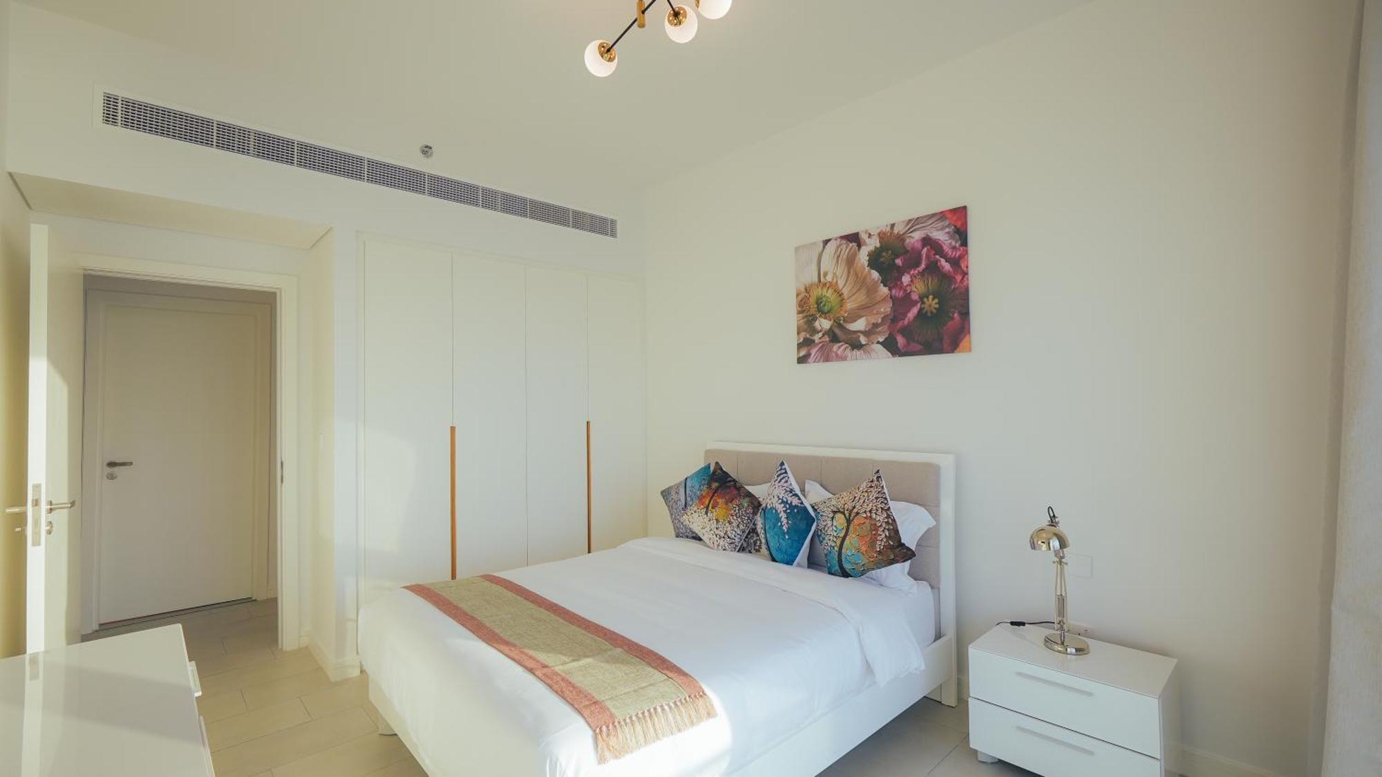 Spacious La Vie 3br With Private Access By Anw Appartement