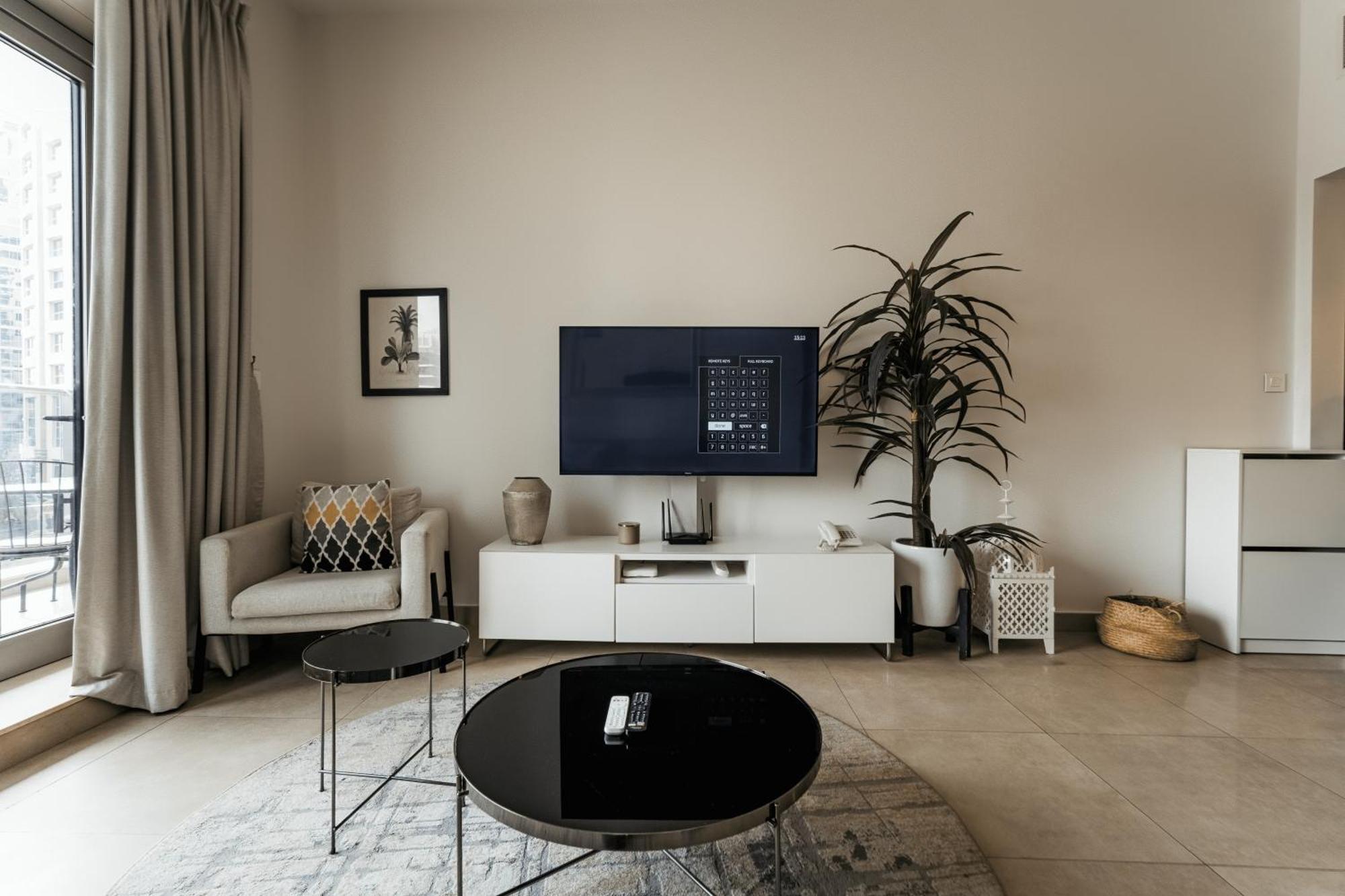 Izzzi - One Bedroom Apartment, Sparkle Tower Apartment Dubai