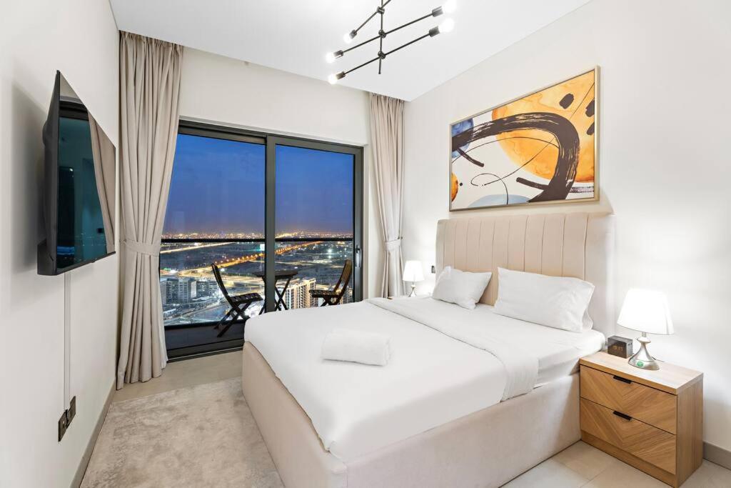 Sleek 1br In Sobha Waves Pool, Gym, Walk To Shops & Cafes