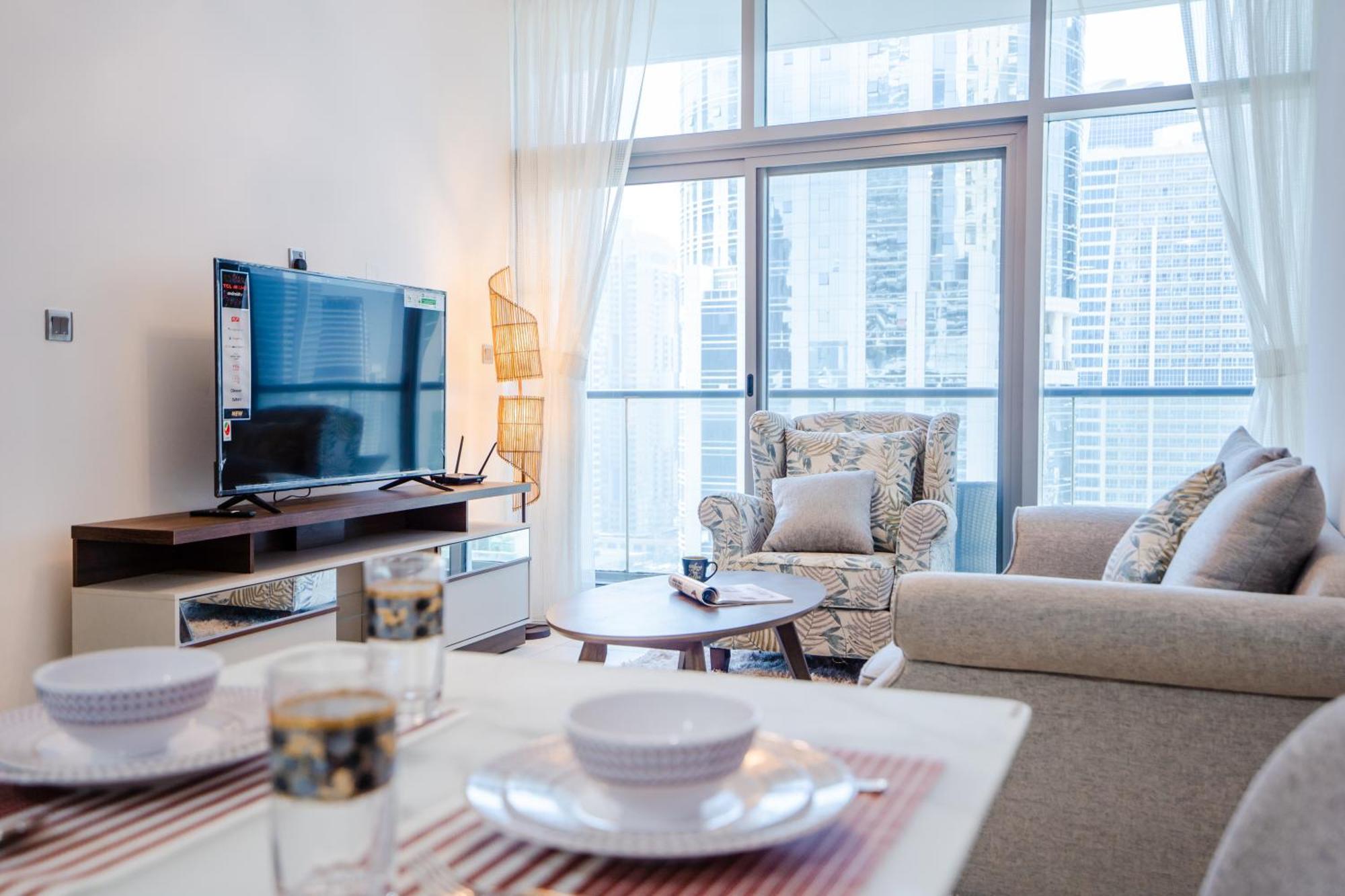 Elegant In Jlt Near Metro With Qbed, Pool, Gym, Fast Wi-fi Dubai