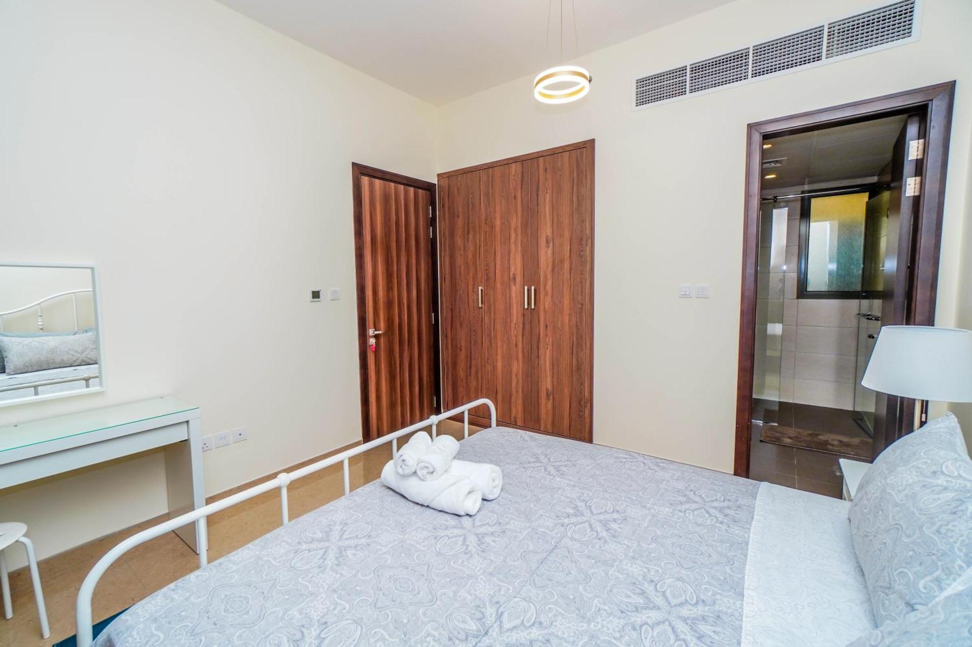 1 Bedroom Apt, Miracle Garden With Rooftop Pool, King Bed, Gym,100mbps * Dubái