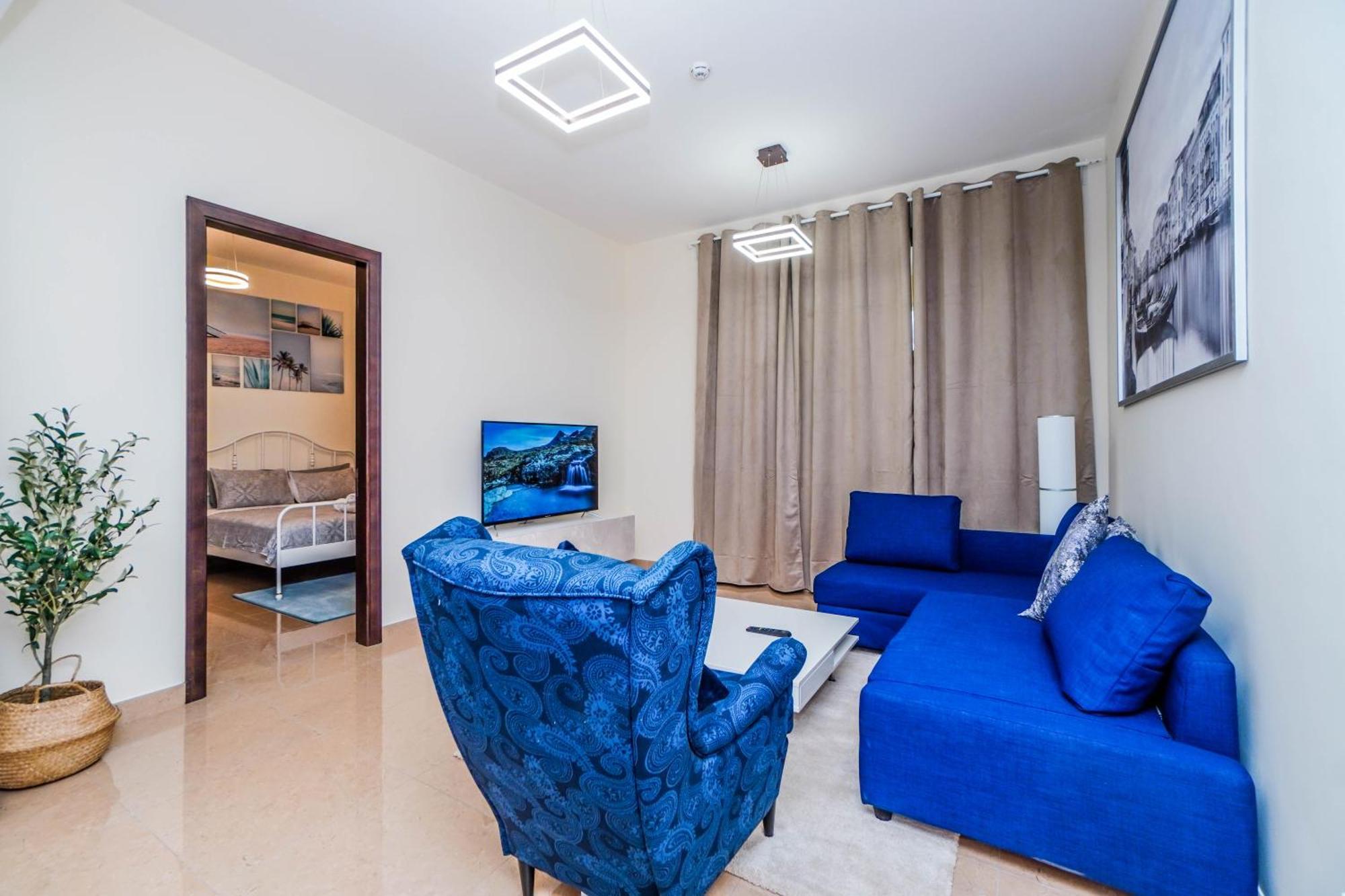 1 Bedroom Apt, Miracle Garden With Rooftop Pool, King Bed, Gym,100mbps Apartment *