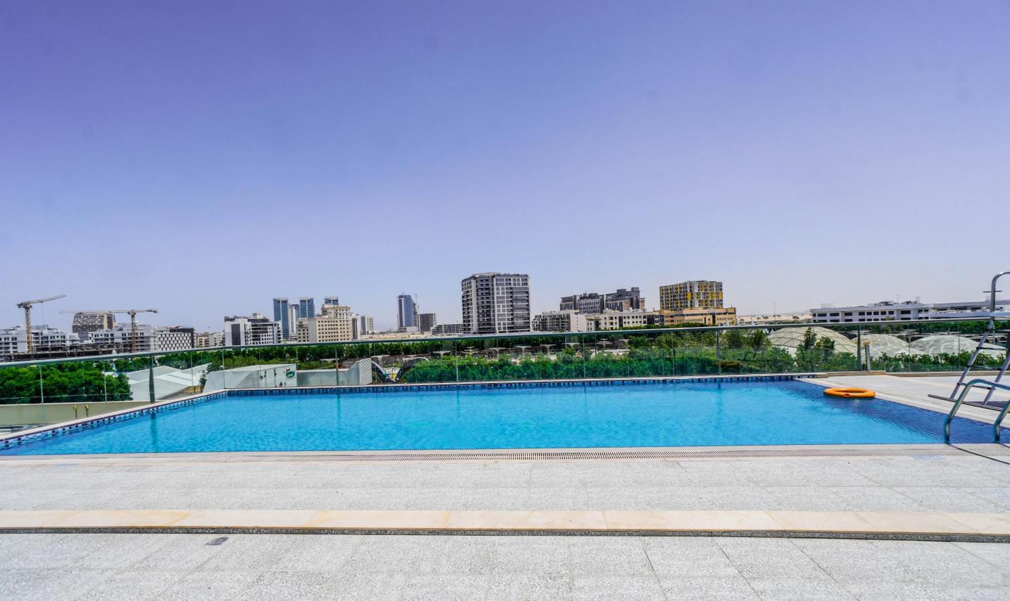 1 Bedroom Apt, Miracle Garden With Rooftop Pool, King Bed, Gym,100mbps