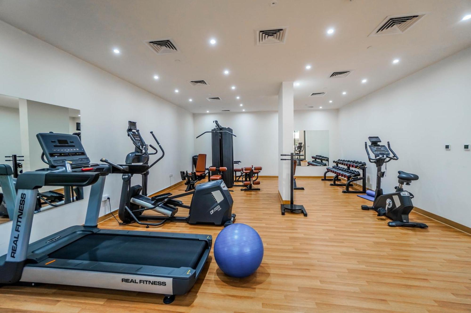 1 Bedroom Apt, Miracle Garden With Rooftop Pool, King Bed, Gym,100mbps