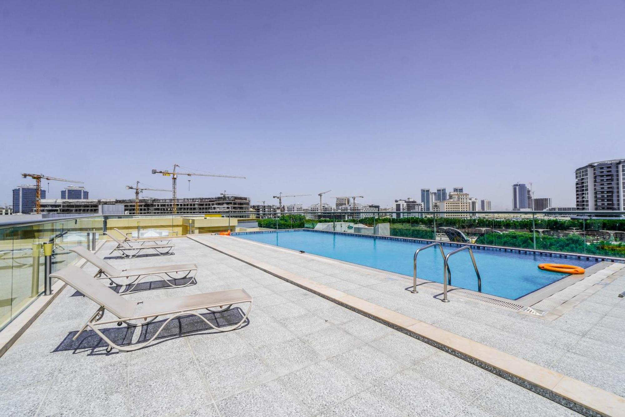 1 Bedroom Apt, Miracle Garden With Rooftop Pool, King Bed, Gym,100mbps Apartment *