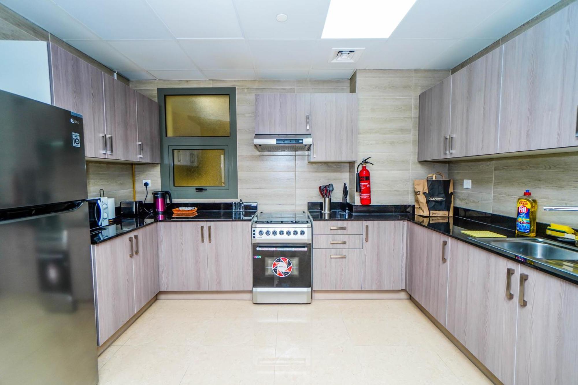 1 Bedroom Apt, Miracle Garden With Rooftop Pool, King Bed, Gym,100mbps Apartment Dubai