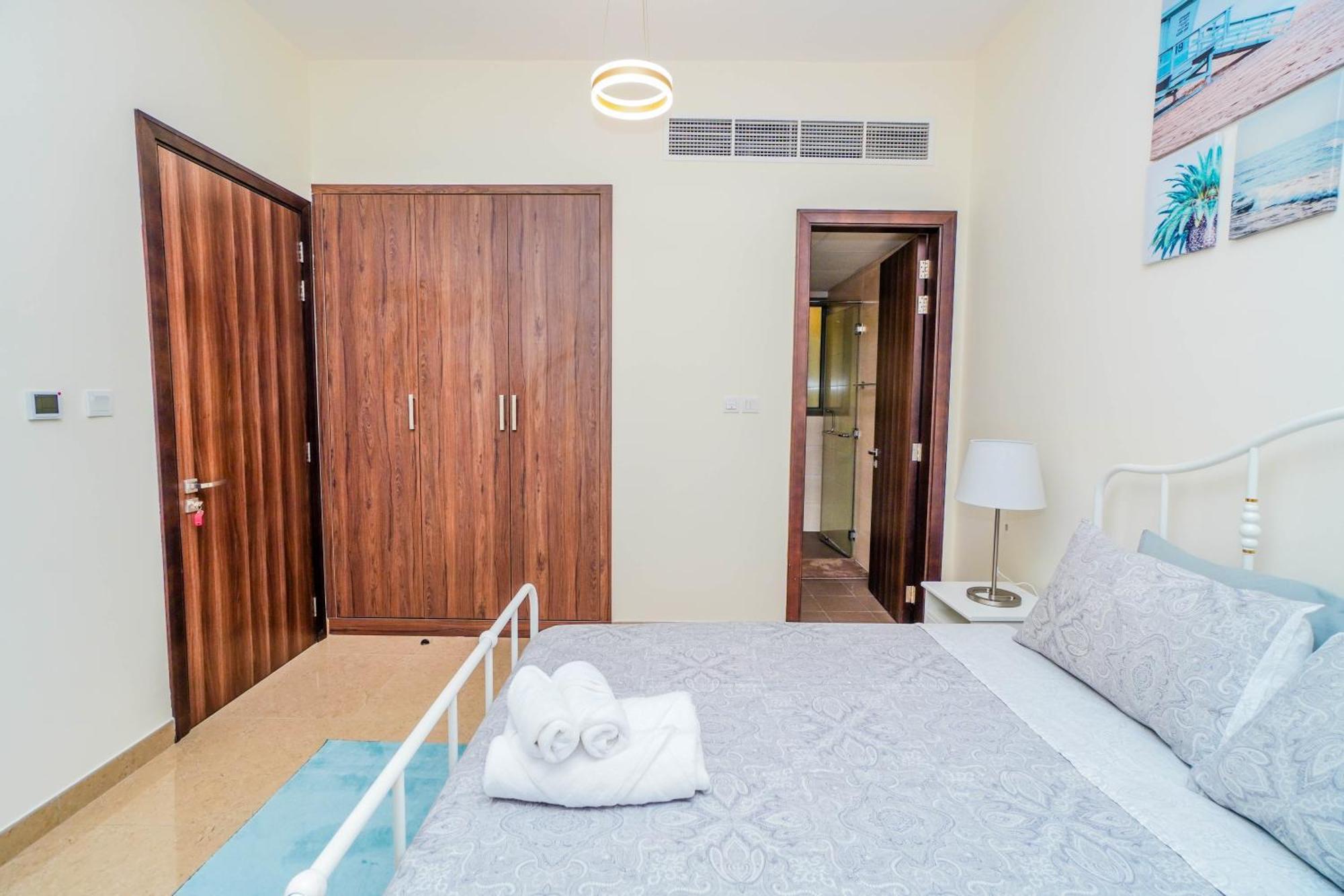 1 Bedroom Apt, Miracle Garden With Rooftop Pool, King Bed, Gym,100mbps *