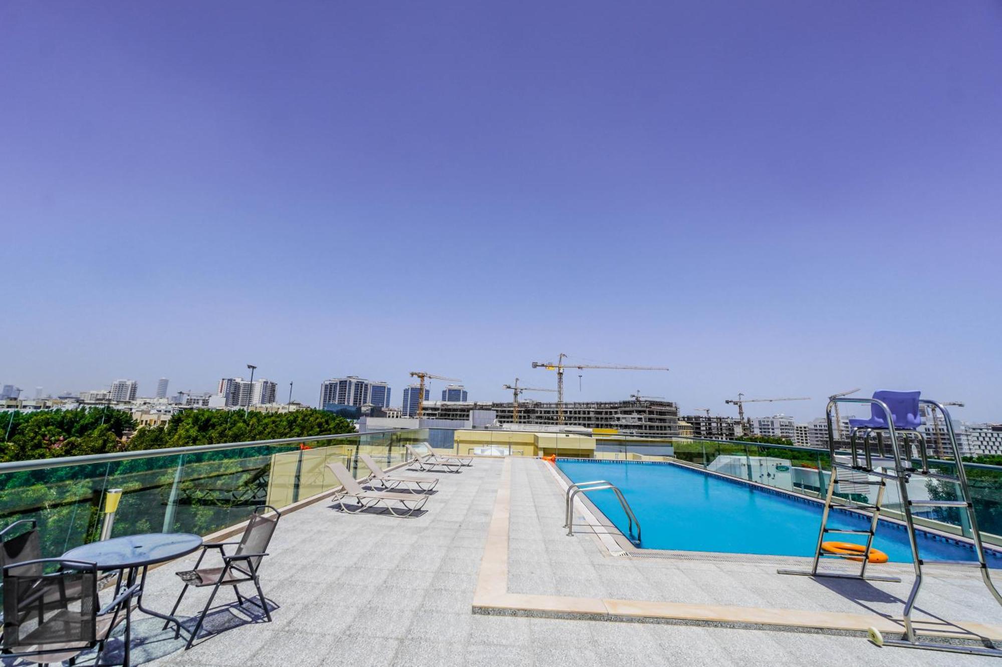 1 Bedroom Apt, Miracle Garden With Rooftop Pool, King Bed, Gym,100mbps *