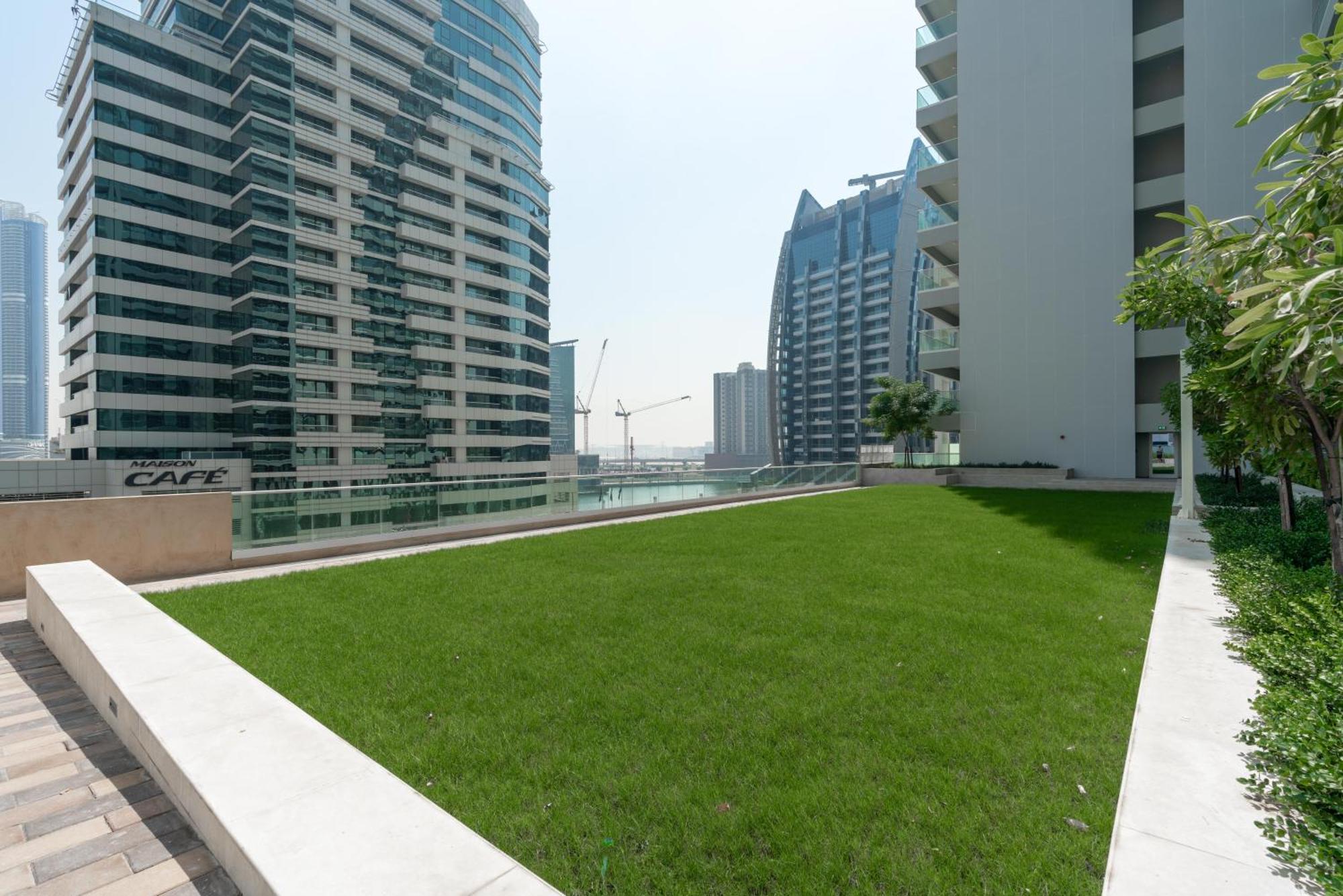Apartemen Delightful 2br At Reva Residences Dubai