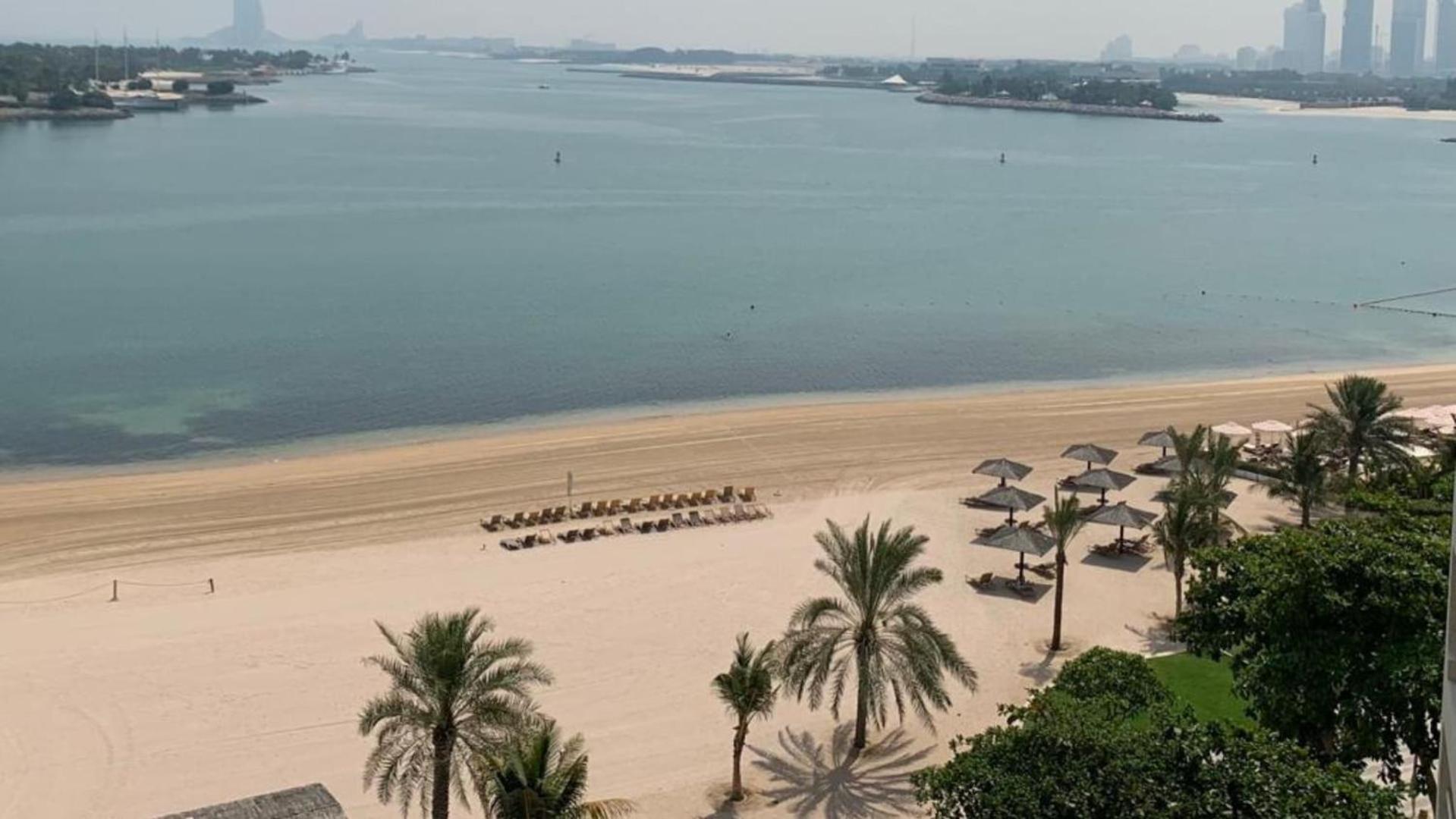 Al Dabas Views, 3bd Sleeps 6, Beachfront & Pool Access Apartment