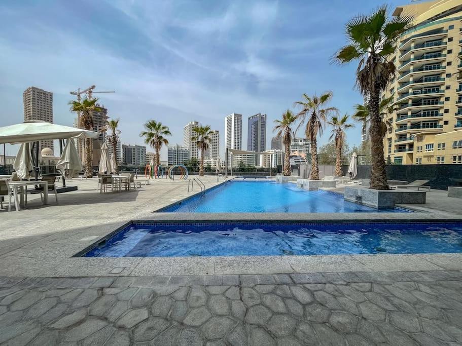 Experience Sparkle Tower Living In Jbr - Suiteable Appartement