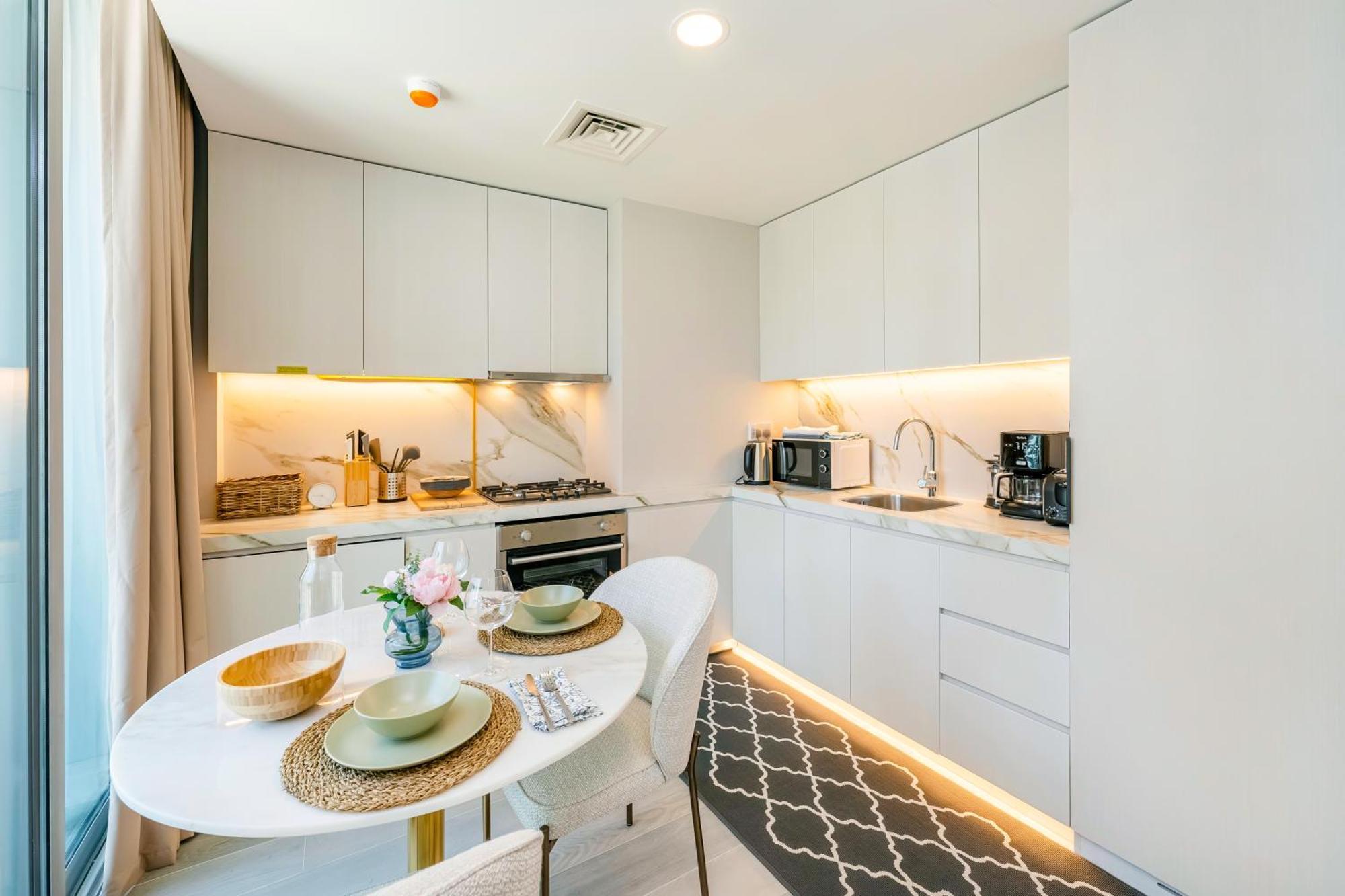 Fam Living - Stunning Modern Marina *