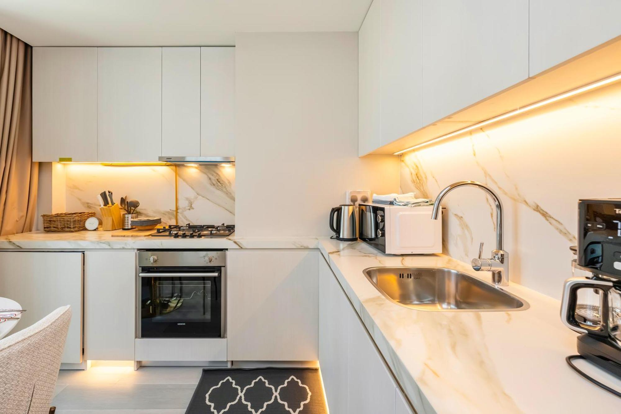 Fam Living - Stunning Modern Marina Appartement