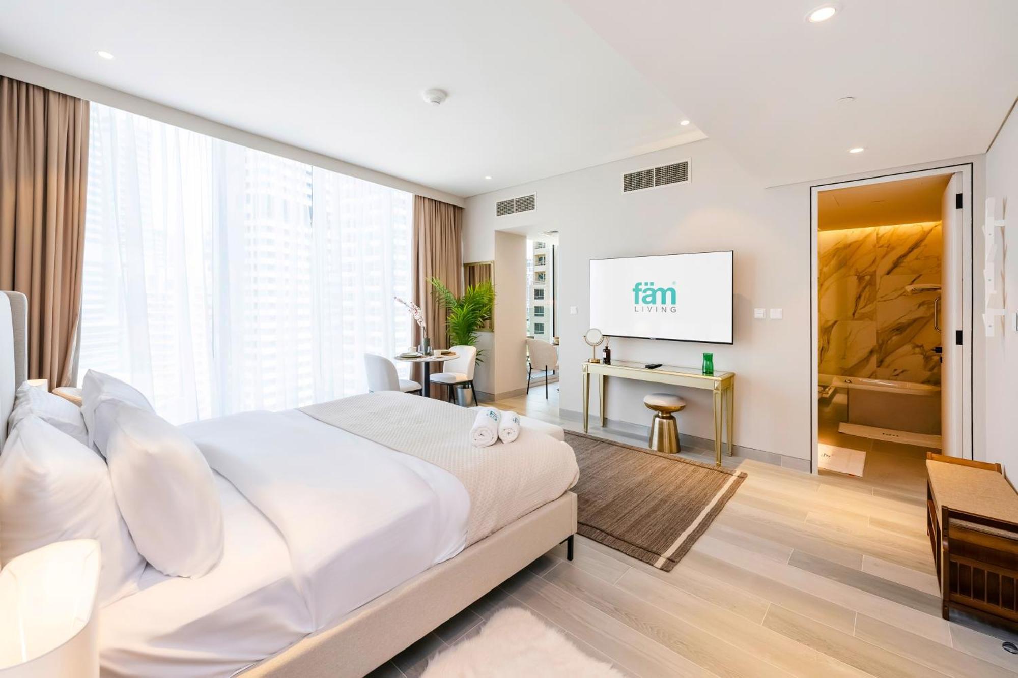 Fam Living - Stunning Modern Marina Appartement