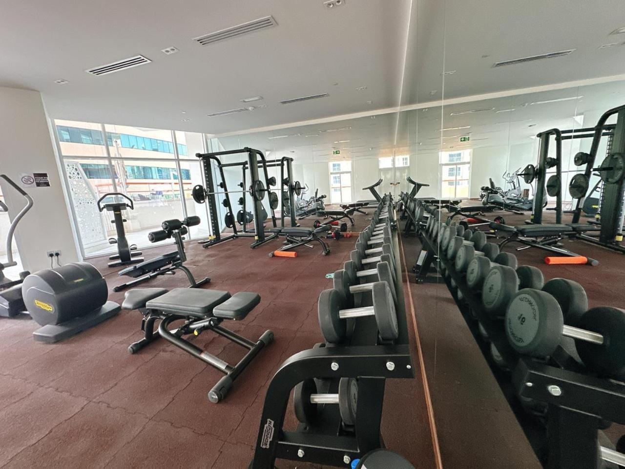 Luxury Oasis: Burj Khalifa Views Appartement *