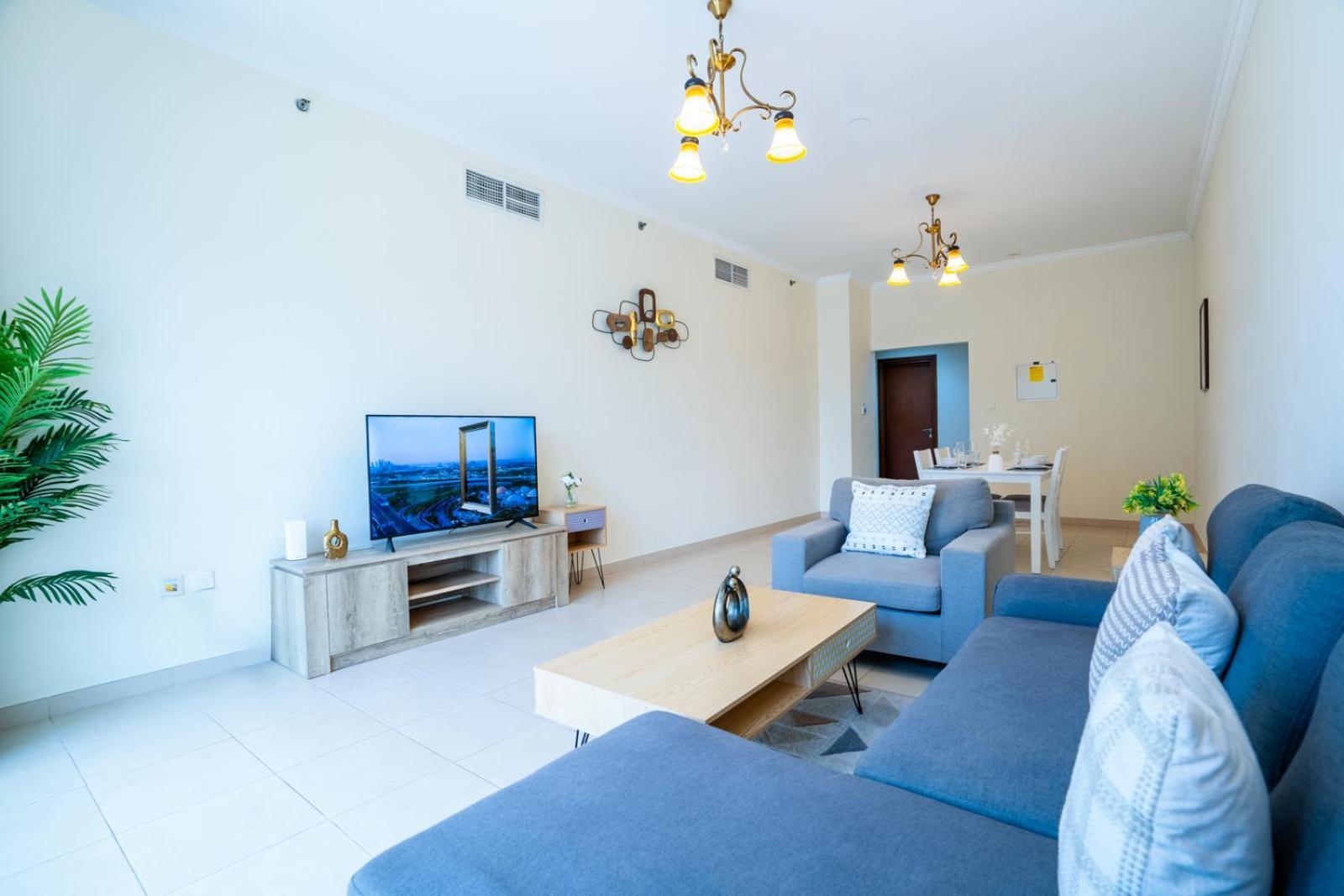 Rh- Prime Location, Spacious 2br, Walk To Mall