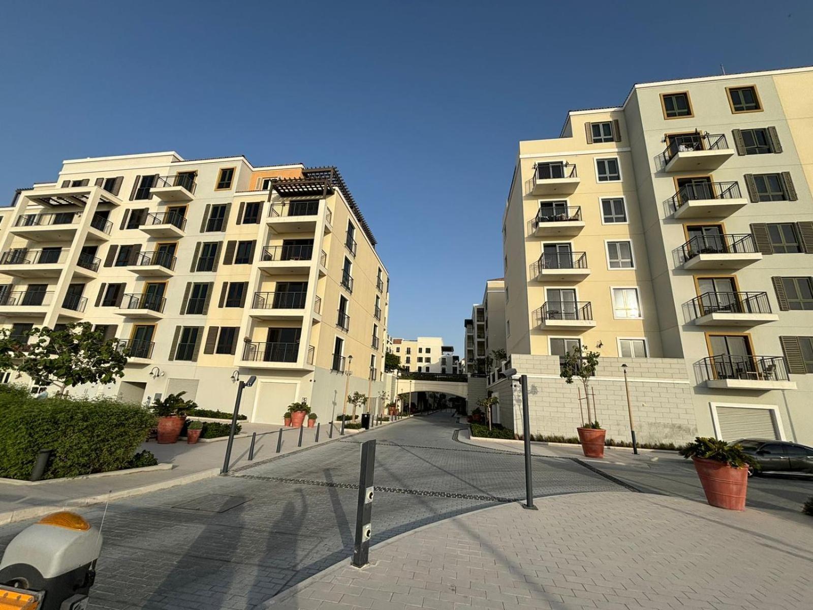 Lc22 - Elegant 1br With Beach Access In La Cote Building Dubai