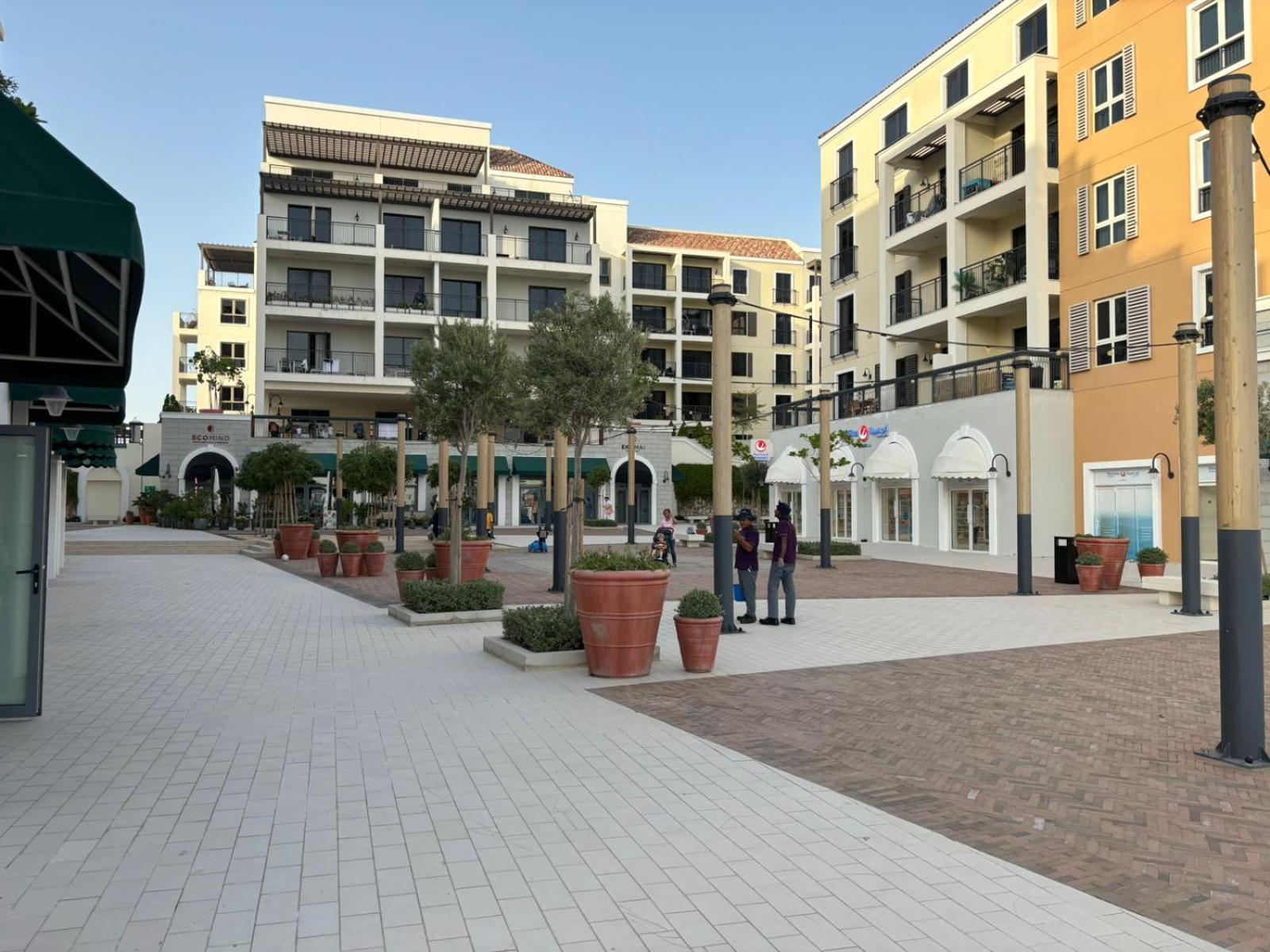 Apartment Lc22 - Elegant 1br With Beach Access In La Cote Building Dubai