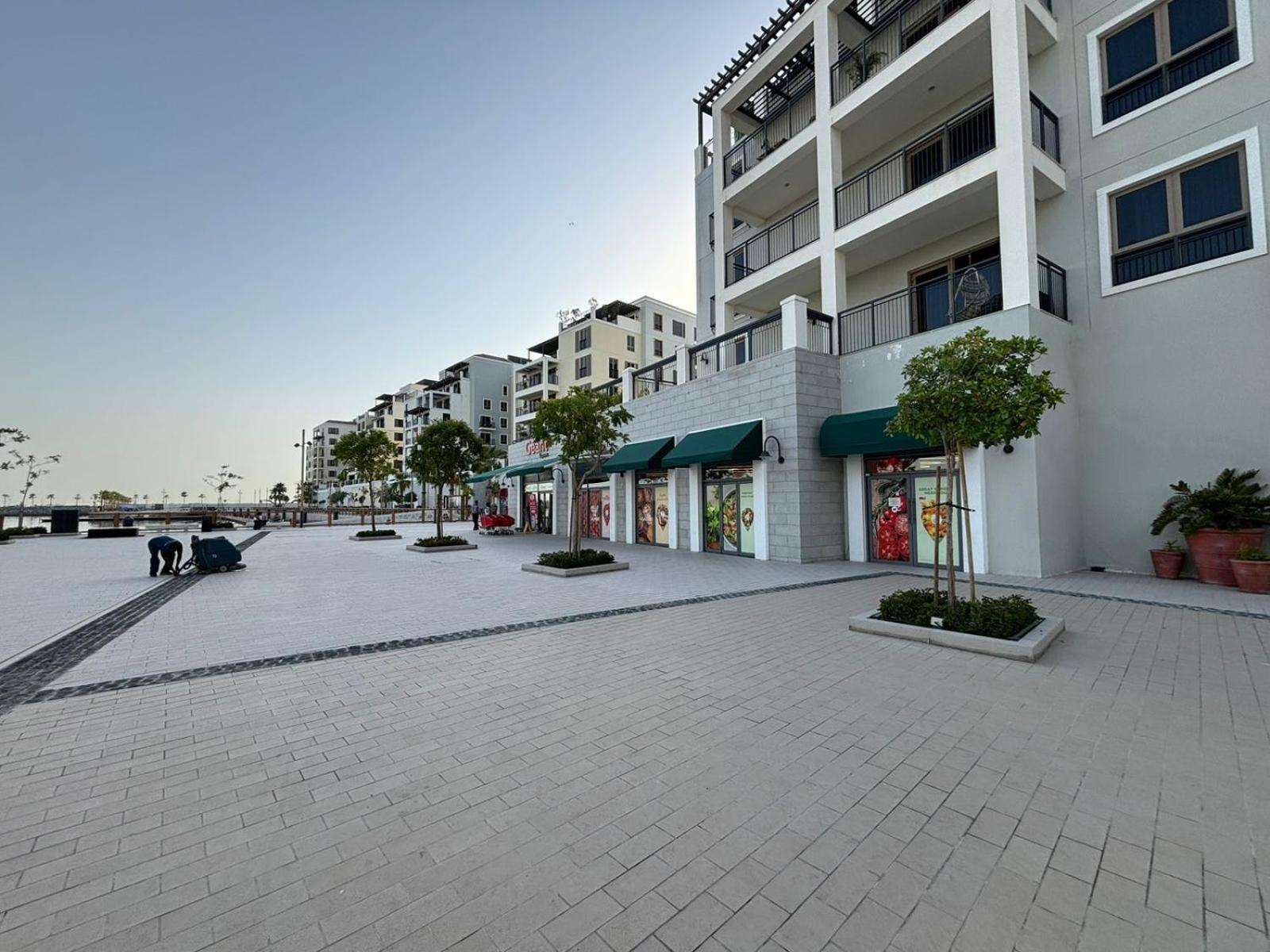 Lc22 - Elegant 1br With Beach Access In La Cote Building Apartment