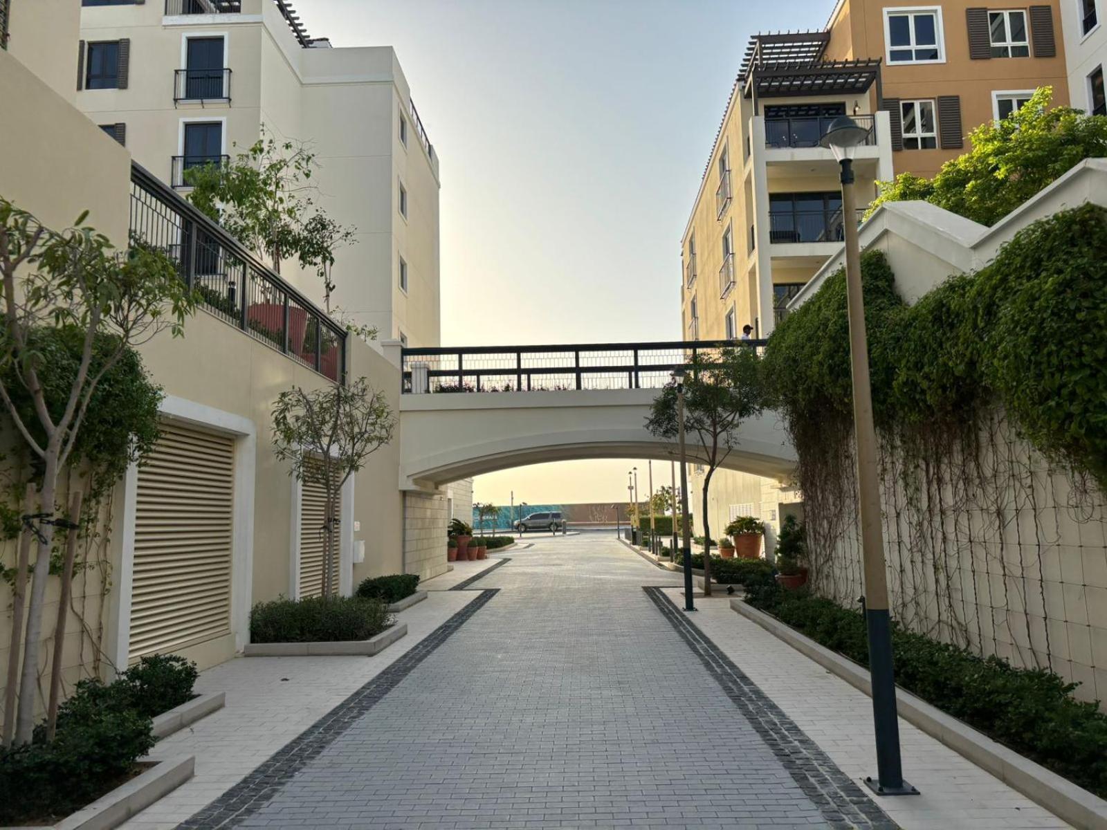 Lc22 - Elegant 1br With Beach Access In La Cote Building