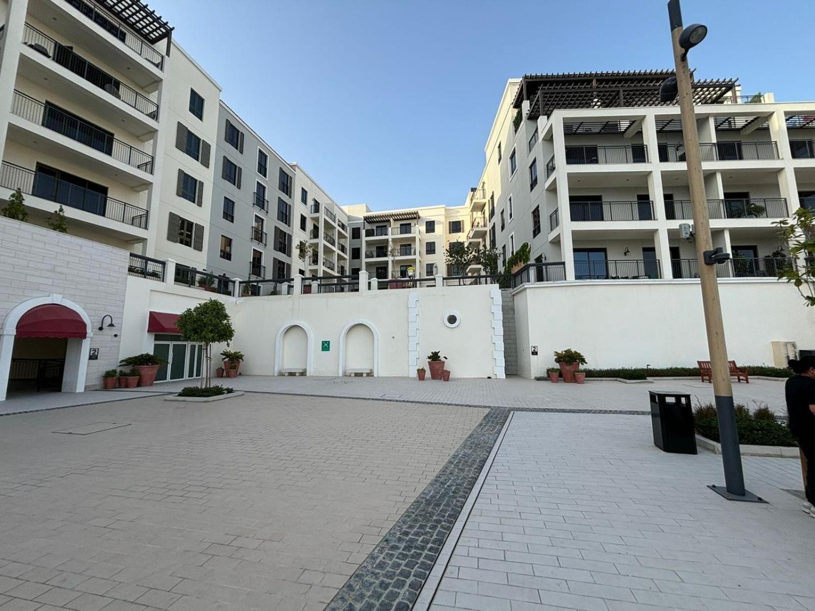 Lc22 - Elegant 1br With Beach Access In La Cote Building
