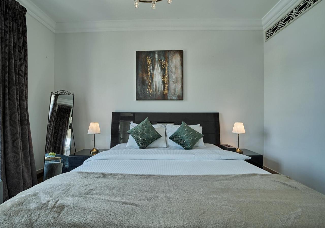 Burj Khalifa Partial View Peak Living Luxury 2br Souk Al-bahar Beside Mall-golden Homes Apartament *