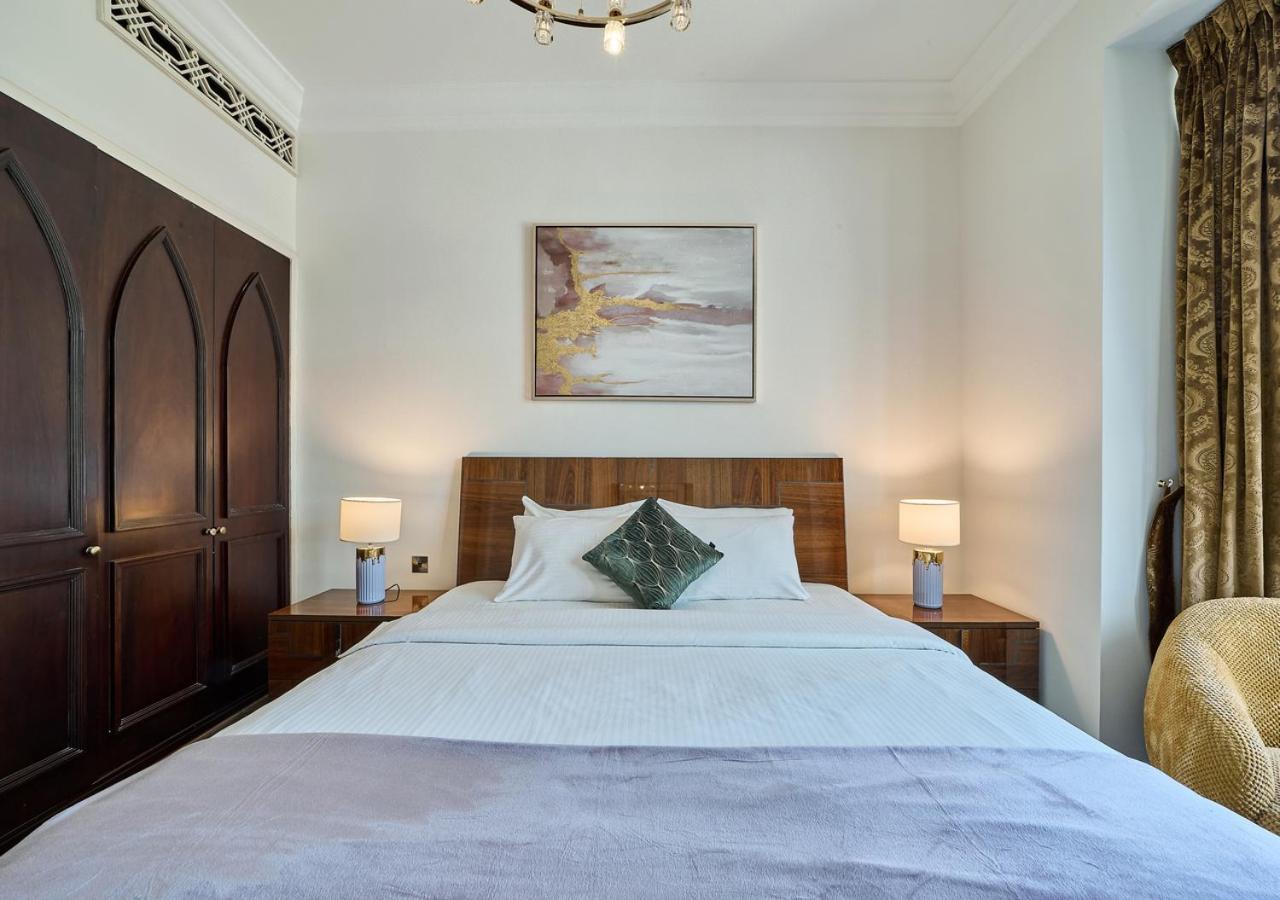 Apartament Burj Khalifa Partial View Peak Living Luxury 2br Souk Al-bahar Beside Mall-golden Homes