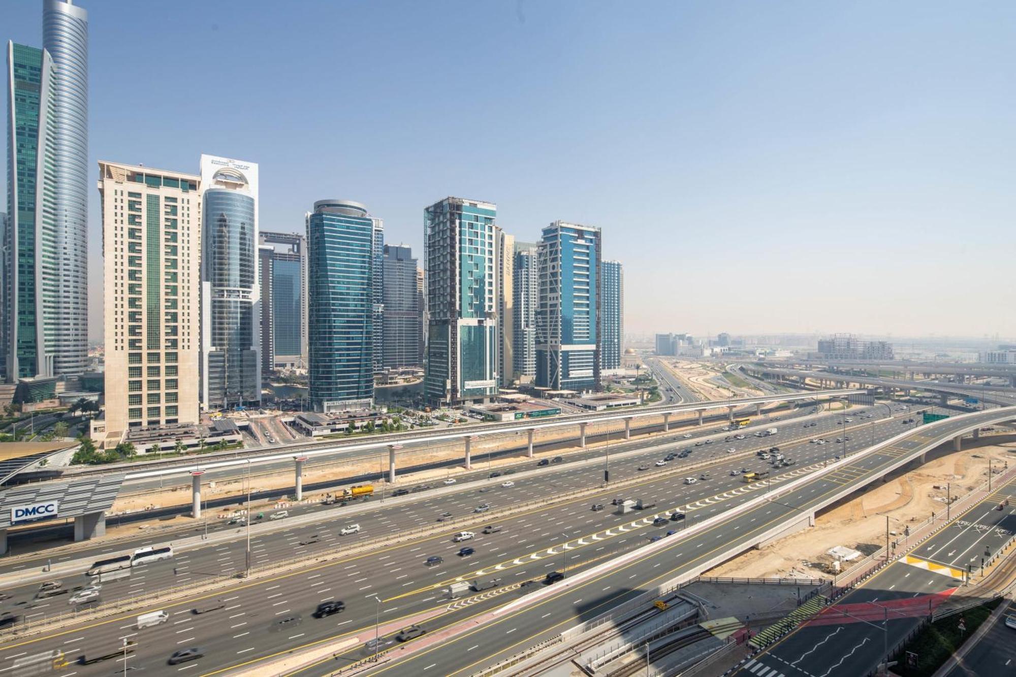 Frank Porter - Yach Bay * Dubai