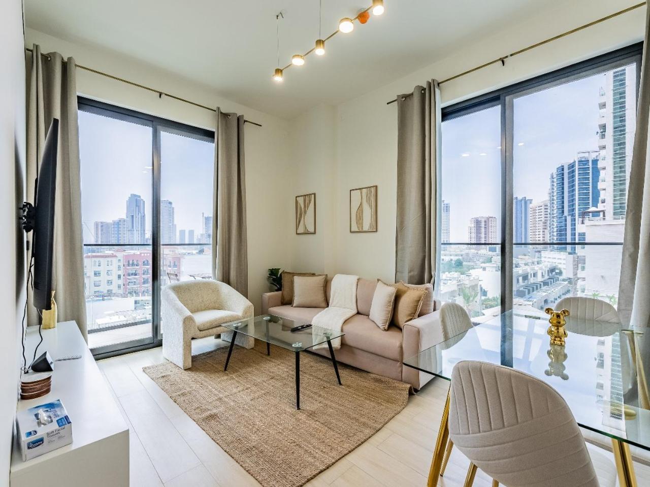 Stunning With Artful Interior And Urban Views * Dubai