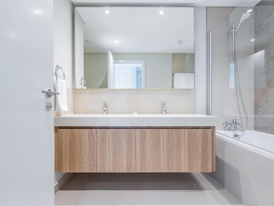 Fully Furnished With Mall Access Appartement *