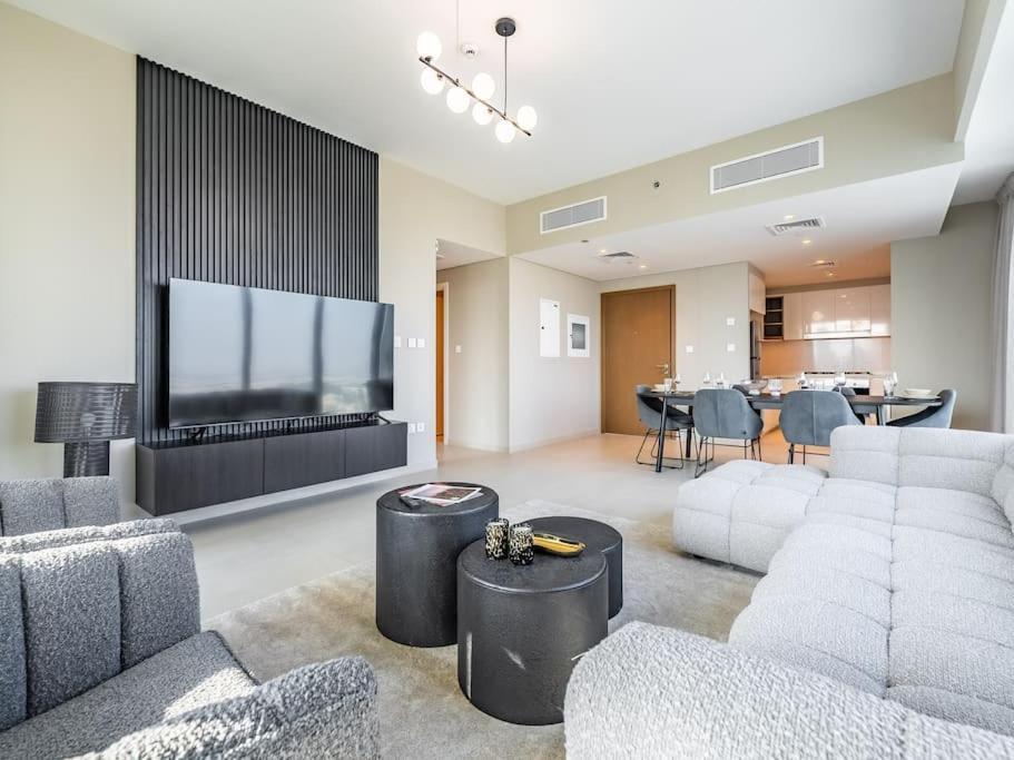 Appartement Fully Furnished With Mall Access Dubaï