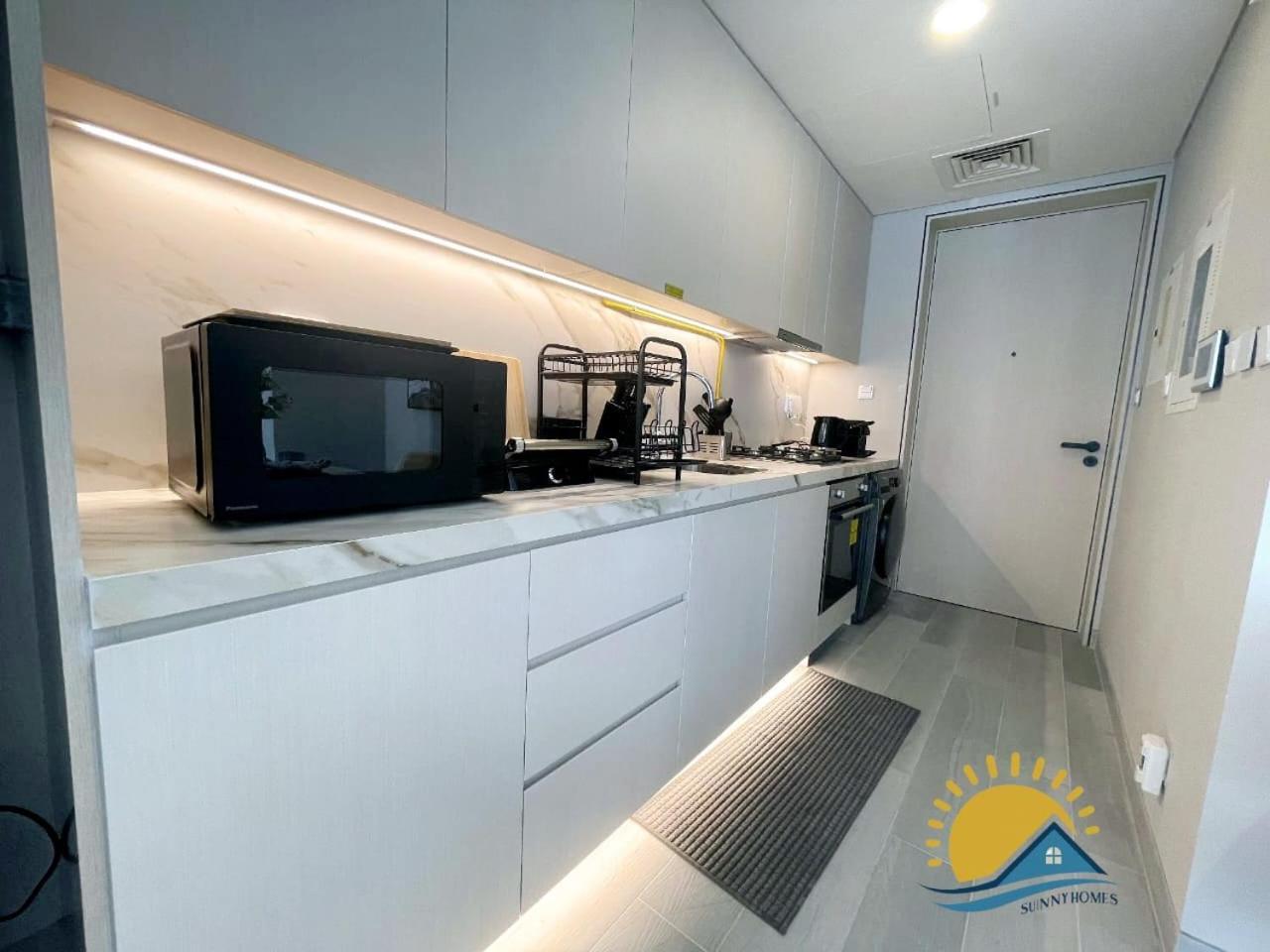 Appartement Marina Walk Gem Modern With Pool & Gym Access, Steps To & Metro