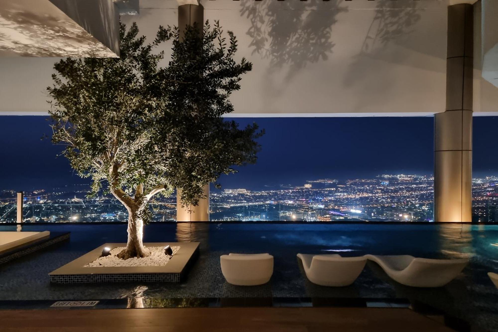 Burj Khalifa View Balcony With 64th Floor Infinity Pool In Paramount Midtown Apartamento Dubai