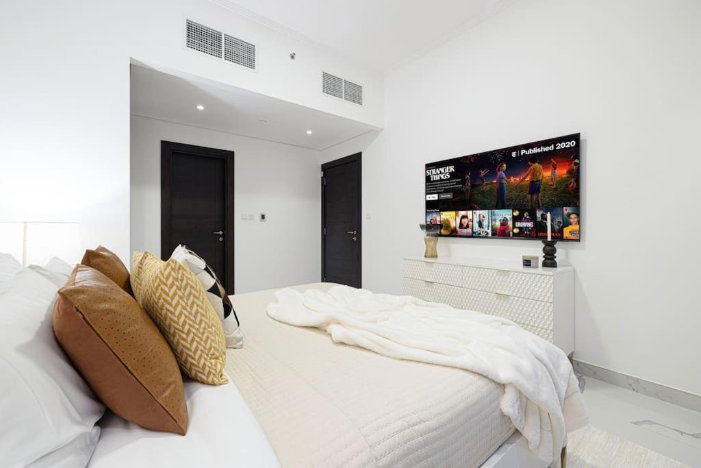 Luxe 2-bedroom In Heart Of Marina *