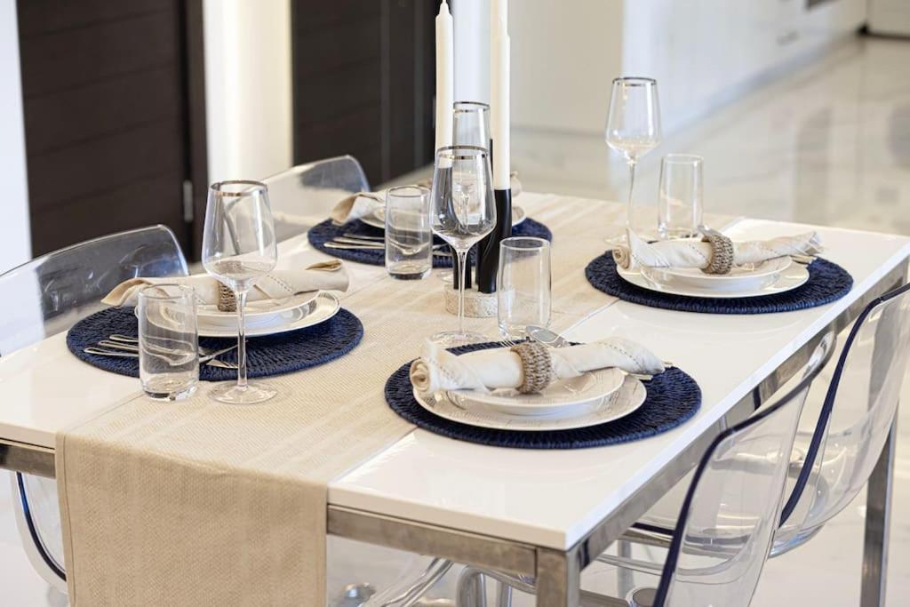 Appartement Luxe 2-bedroom In Heart Of Marina