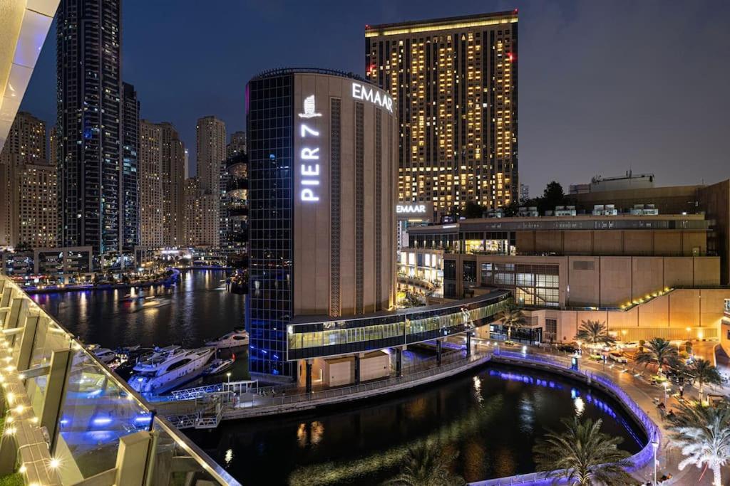 Luxe 2-bedroom In Heart Of Marina Appartement