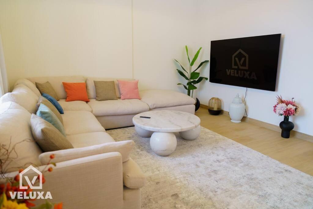 Veluxa - Stunning Sea View - Luxe 3 Bed In La Appartement