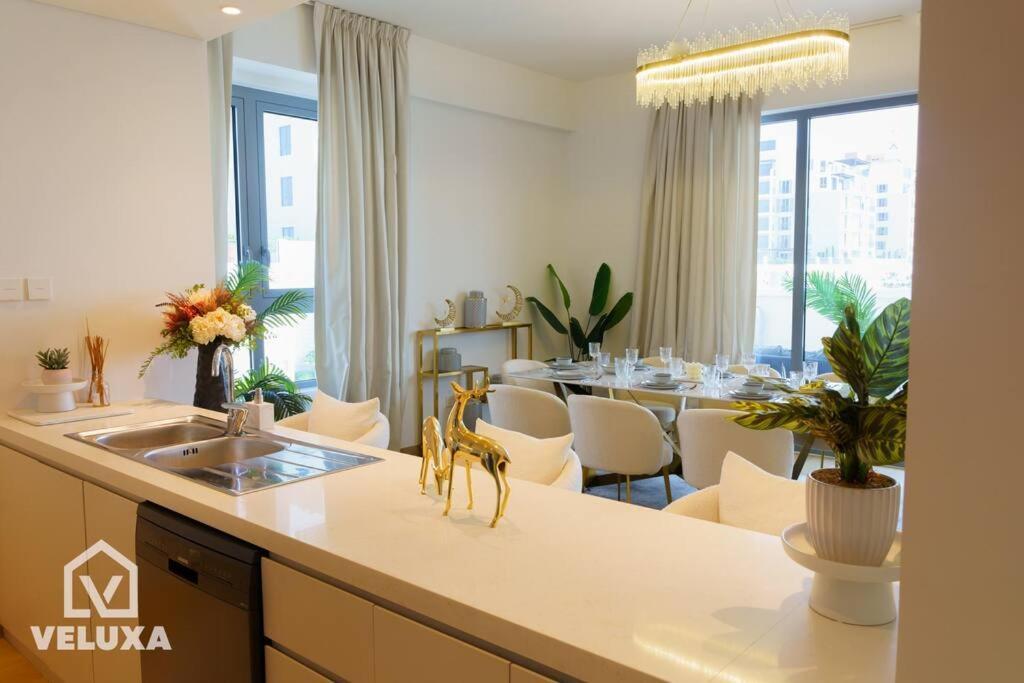Veluxa - Stunning Sea View - Luxe 3 Bed In La Appartement *