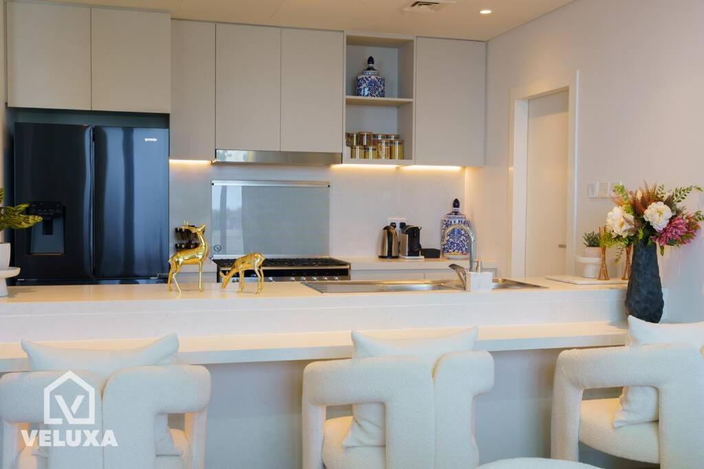 Veluxa - Stunning Sea View - Luxe 3 Bed In La Appartement *