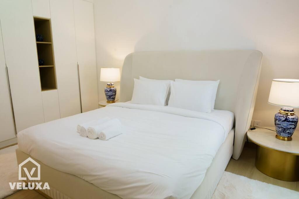 Veluxa - Stunning Sea View - Luxe 3 Bed In La Appartement *