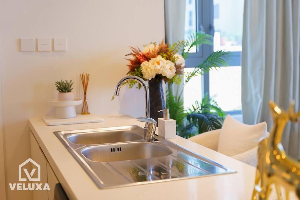 Veluxa - Stunning Sea View - Luxe 3 Bed In La