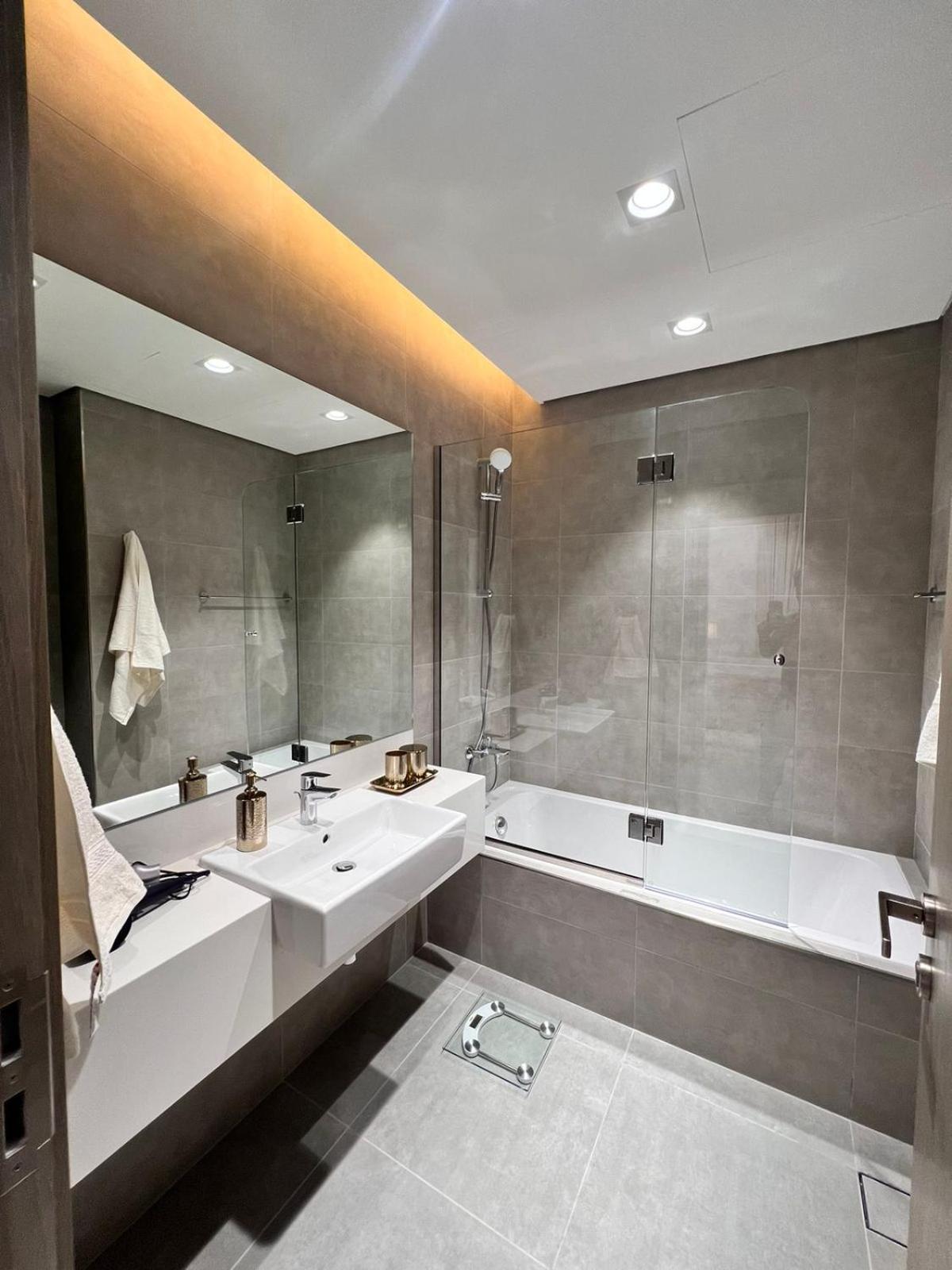 Manzil - 1br In Mbr With Lagoon Access & Burj View Appartement *
