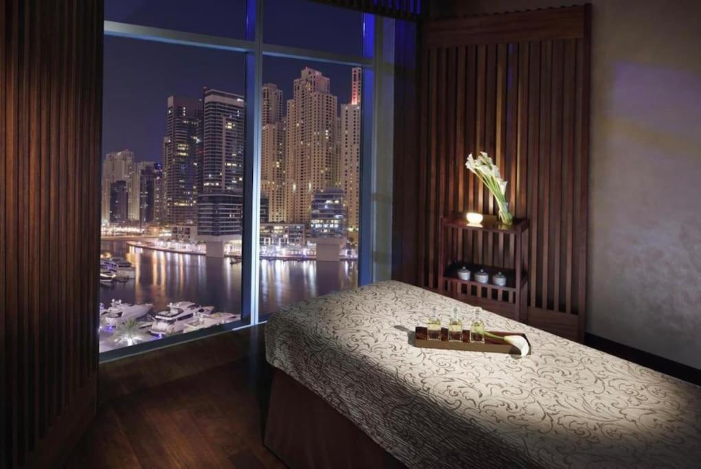 One Bedroom In Jw Marriott Marina