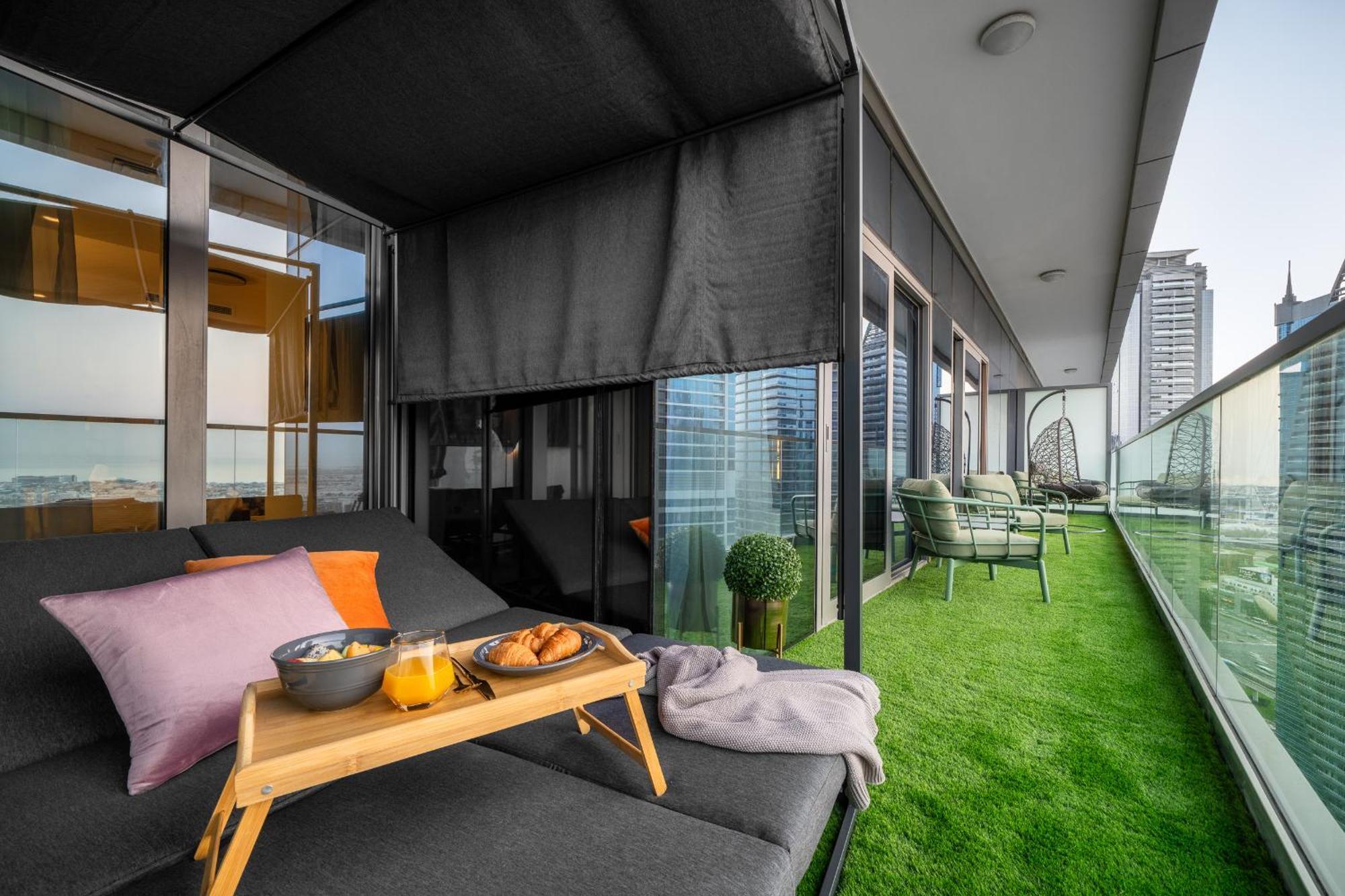 Appartement 64th Floor Rooftop Pool Offering Amazing Burj Khalifa Views, 2br In Paramount Midtown Dubaï