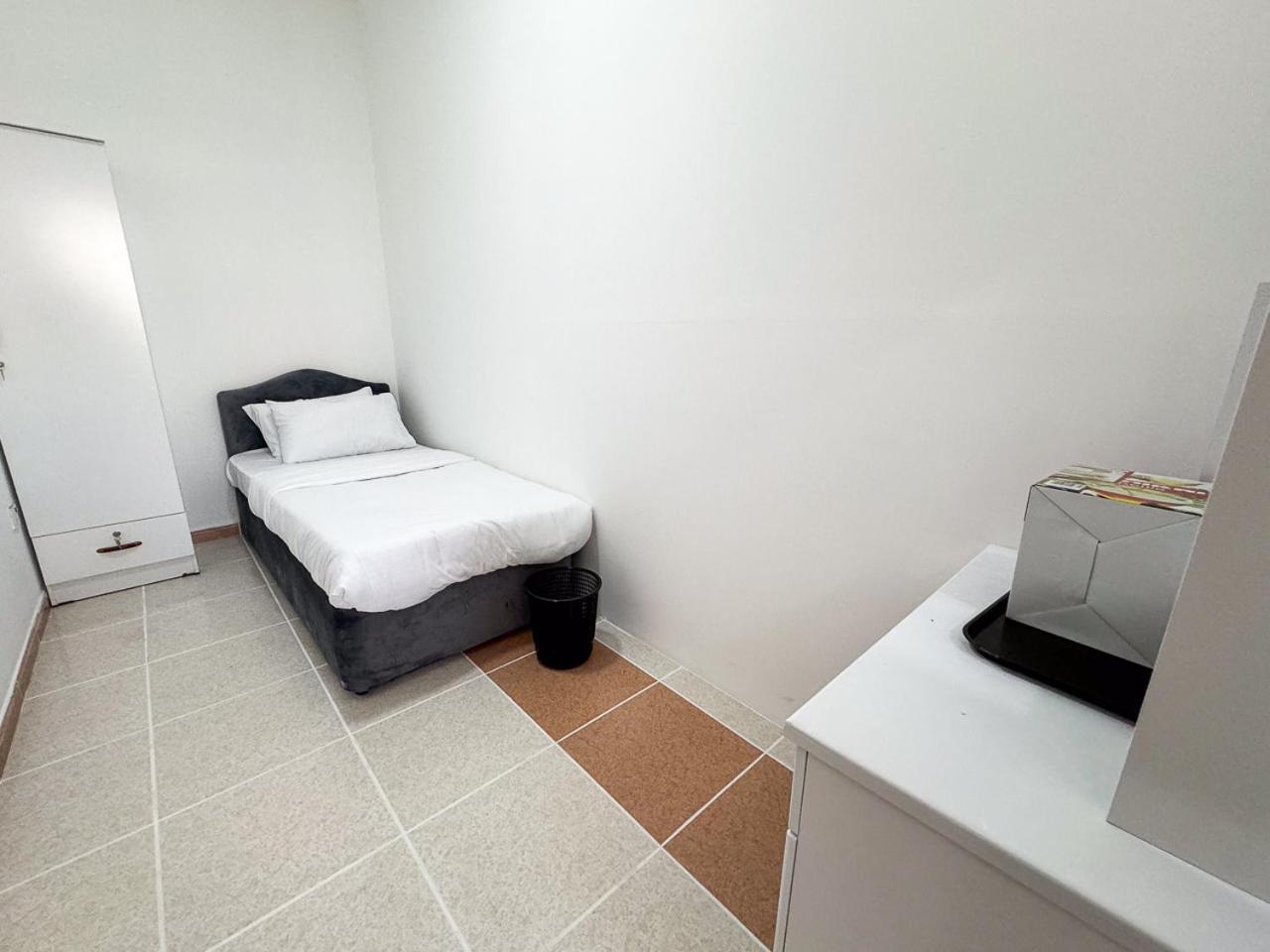 Privatunterkunft Karama Star 2 - *