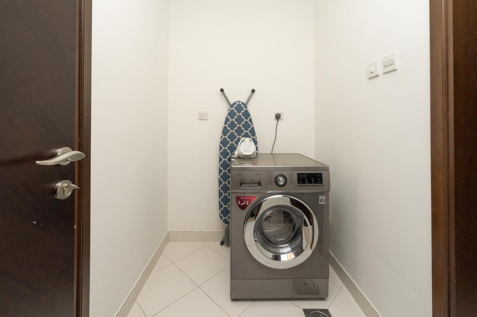 Fam Living - Palm Jumeirah Sarai - Private Beach Apartment