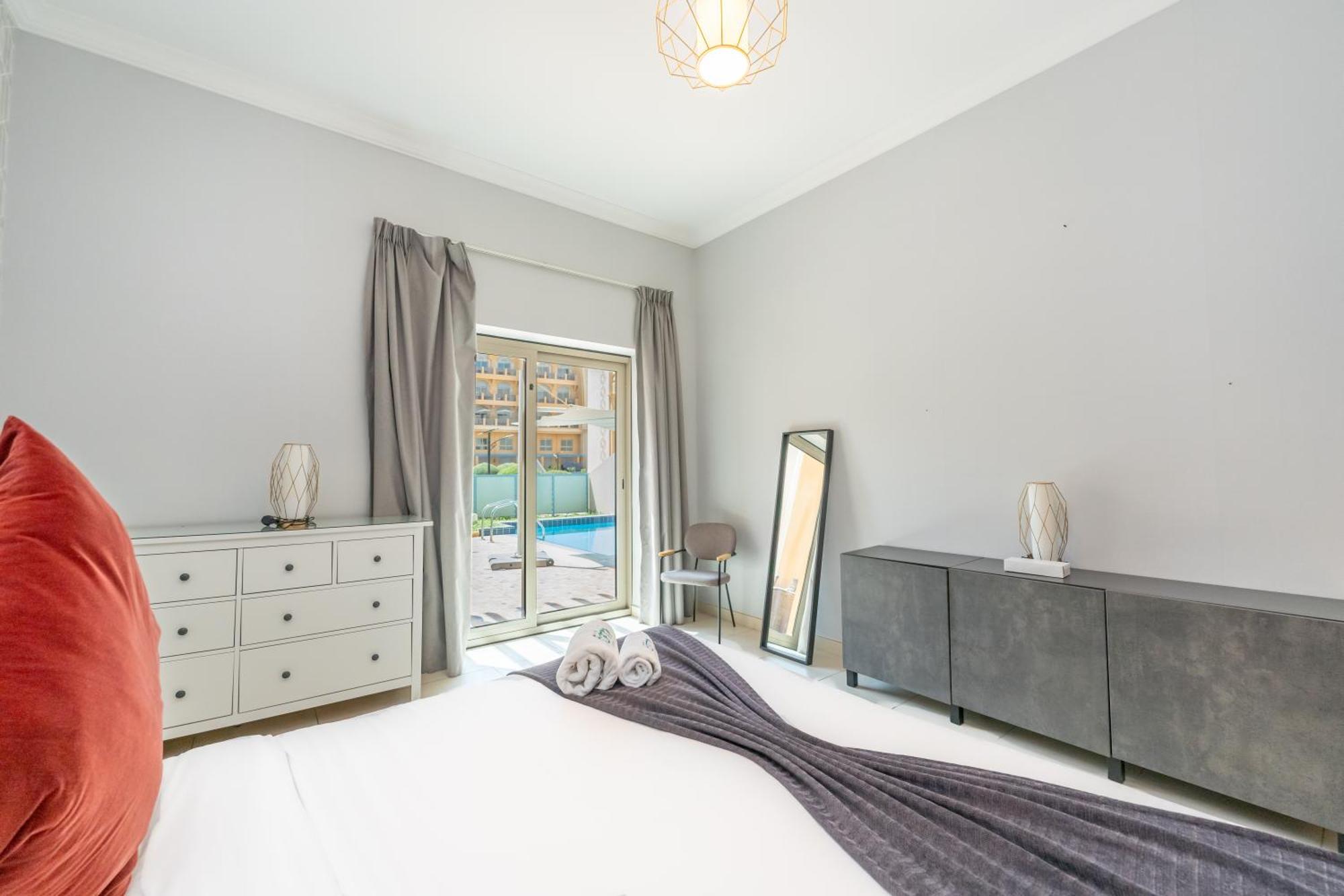 Apartment Fam Living - Palm Jumeirah Sarai - Private Beach